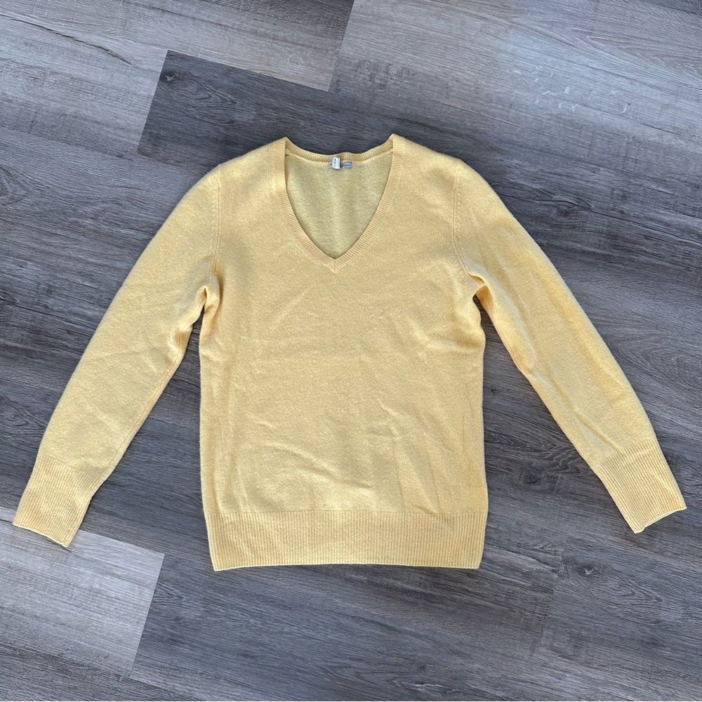 Yellow 100% Cashmere Sweater, Medium